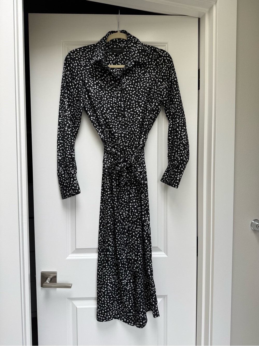 Banana Republic Black and White Printed Long-Sleeve Shirt Dress
